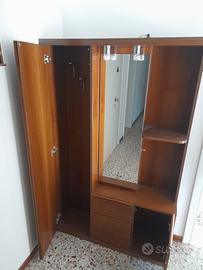 Entratina con specchio e luci