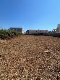 Rif. 454 8.000,00 lotto di terreno - destra voltu