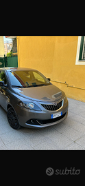 Lancia Ypsilon 1.0 FireFly hybrid gold