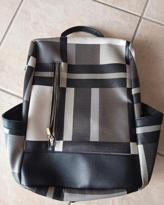 Zainetto stile Burberry 