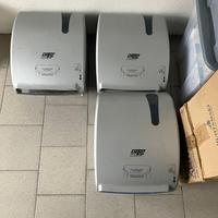 Dispenser carta asciugamani in rotolo