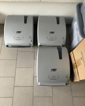 Dispenser carta asciugamani in rotolo