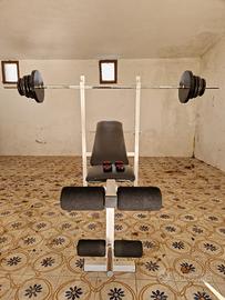 Panca con pesi e bilanciere 