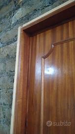Porte da interno con telaio e maniglie