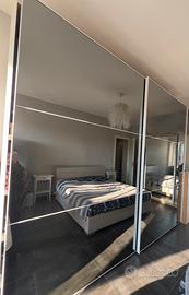 Armadio ante scorrevoli a specchio fumè