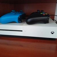 Xbox One S + 2 controller