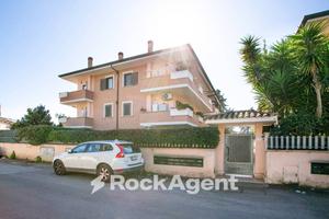 TRILOCALE CON MANSARDA INGRESSO INDIPENDENTE