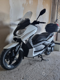 Yamaha XMAX 250