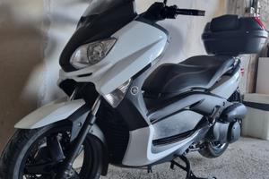 Yamaha XMAX 250