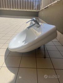 lavabo  tondo marca Ideal Ceramica.