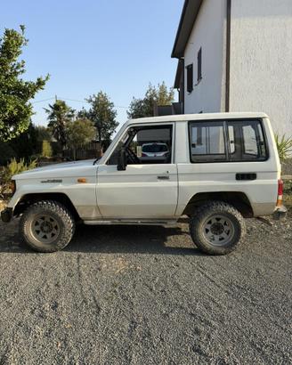 Toyota land cruiser lj70