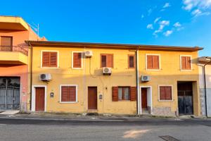 Villetta a schiera centrale con giardino