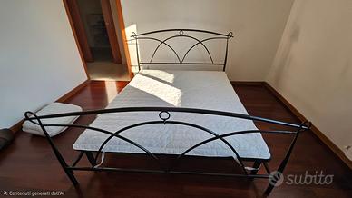 Letto in ferro battuto con 2 Baguette