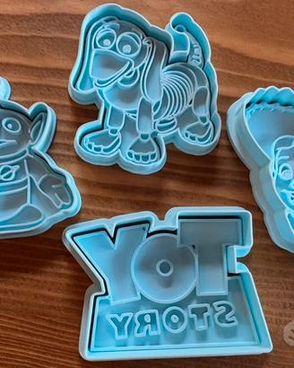 Set di 4 stampi/tagliabiscotti toy story