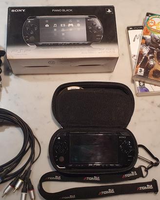 PlayStation Portable PSP con giochi