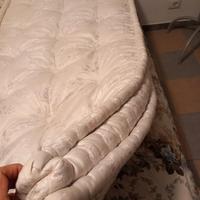 Materasso singolo di lana con rete  e piedini