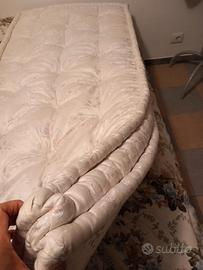 Materasso singolo di lana con rete  e piedini