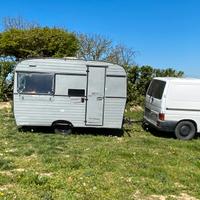 Roulotte con targa e documenti