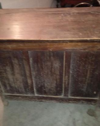 Vecchia madia e tavolo da impasto