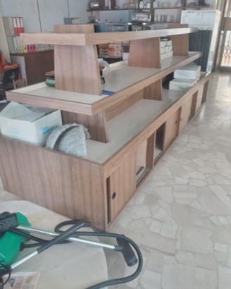 Mobile Espositore a Scalini in Legno