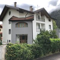 Due grandi appartamenti con tre stanze e due bagni