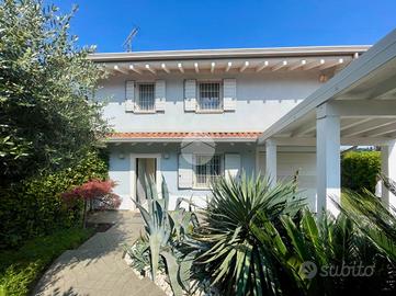 VILLA SINGOLA A POLPENAZZE DEL GARDA