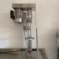 AVVITATRICE SEMIAUTOMATICA A LEVA PER CAPSULE A VI