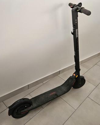 monopattino segway ninebot e25e