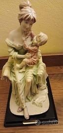 Statua maternità di Miriam serie Valentino