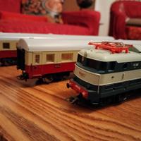 Locomotiva e444 più carrozze 