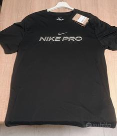 T-shirt Nike