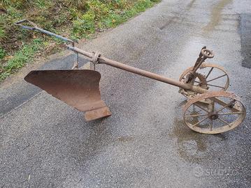 aratro antico in ferro