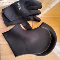 cuffie e guanti da sub