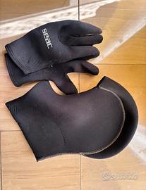 cuffie e guanti da sub