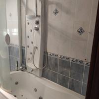 Vasca Idromassaggio con Box Doccia