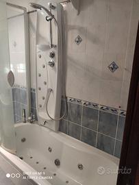 Vasca Idromassaggio con Box Doccia