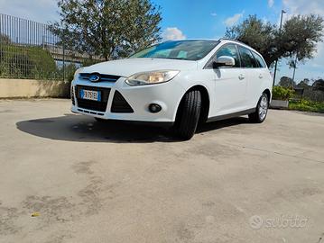 Ford Focus station wagon 