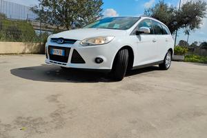 Ford Focus station wagon 