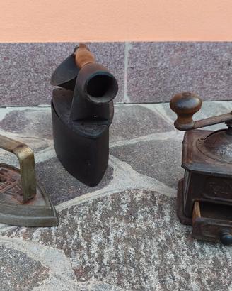ferri stiro e macinino caffè antichi