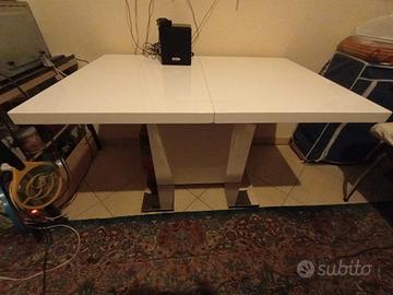 Tavolo allungabile bianco di design