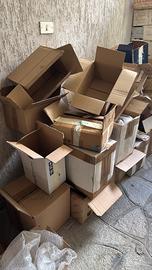 scatole di cartone di varie dimensioni