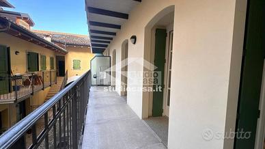 Appartamento di 75 m² con 3 locali e box auto a Ro