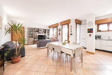 Appartamento di 100 m² con 4 locali e box auto a C