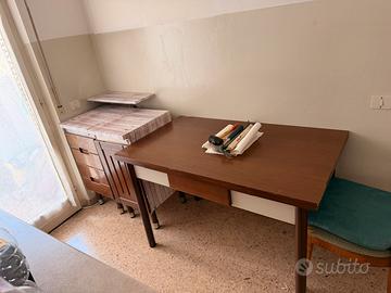 Mobili cucina e tavolo