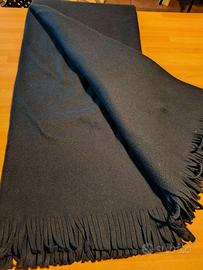 Coperta/plaid in pile blu scuro con frange