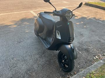 Vespa 300 hpe notte