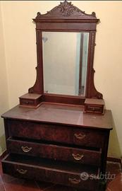 Comò intagliato stile barocchetto