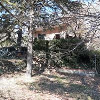 Cod.V125 Villetta/Chalet indipendente con parco