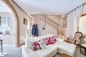 Villetta a schiera di 140 m² con 3 locali e box au