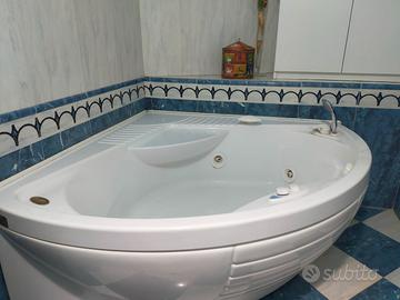 Vasca idromassaggio jacuzzi
